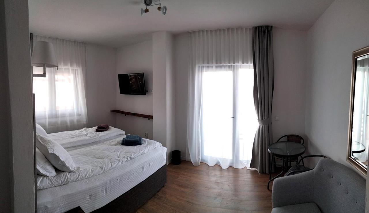 Casa Comilor Bed and Breakfast Surdesti  Εξωτερικό φωτογραφία