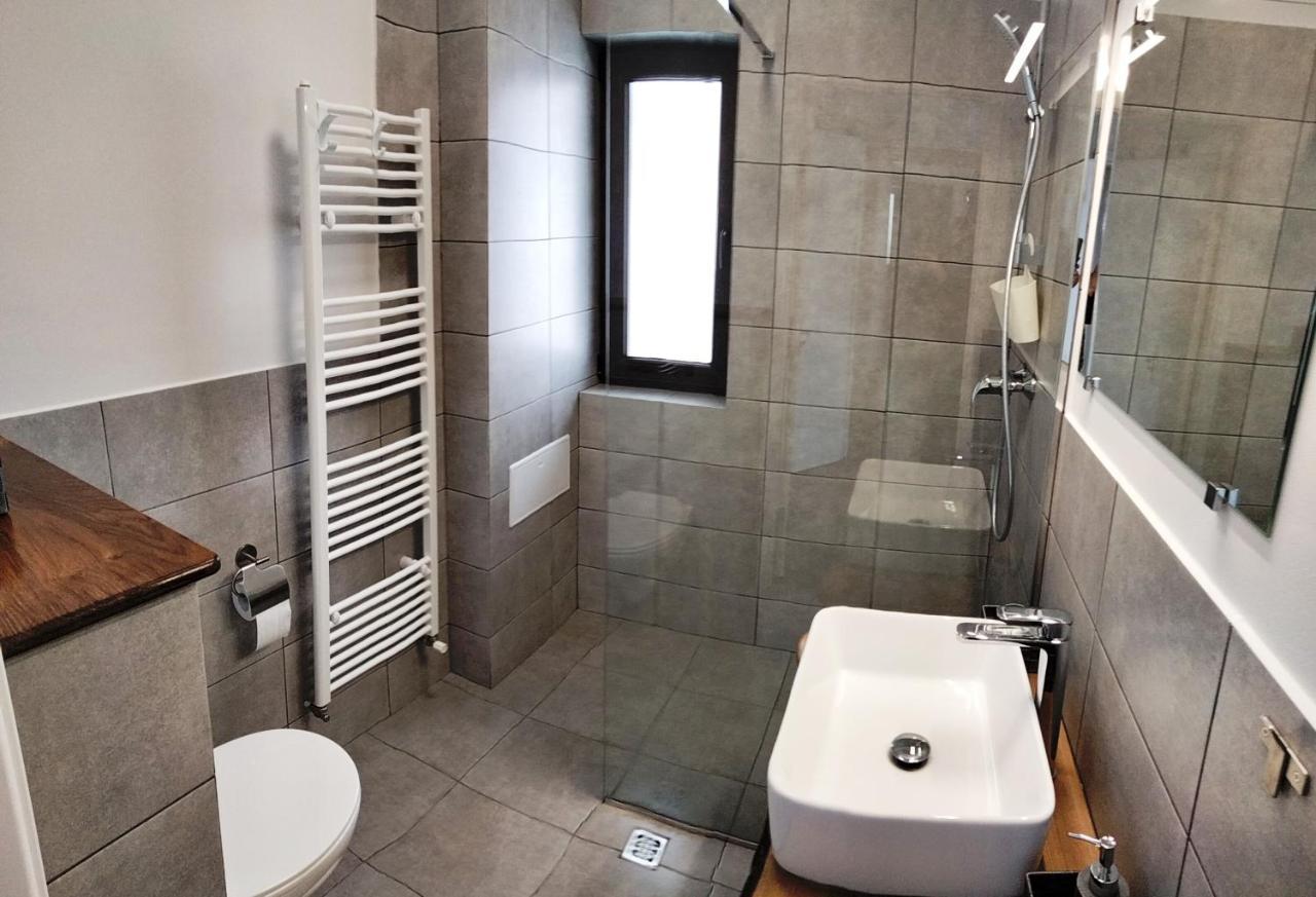 Casa Comilor Bed and Breakfast Surdesti  Εξωτερικό φωτογραφία