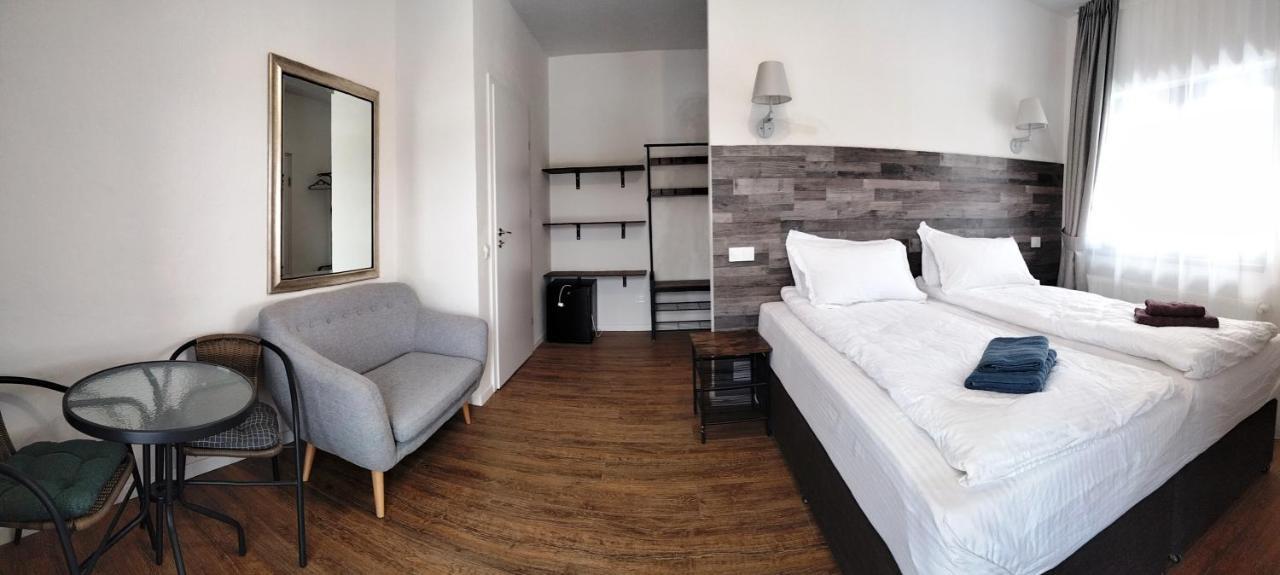Casa Comilor Bed and Breakfast Surdesti  Εξωτερικό φωτογραφία