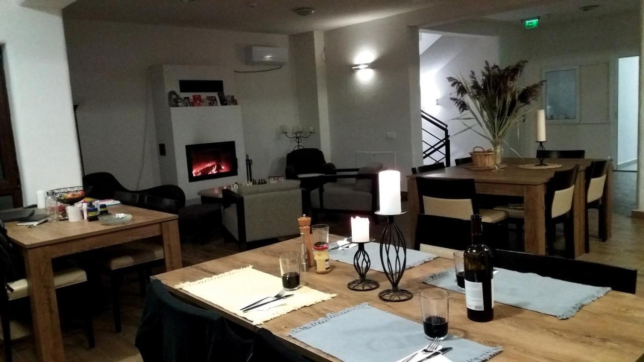 Casa Comilor Bed and Breakfast Surdesti  Εξωτερικό φωτογραφία
