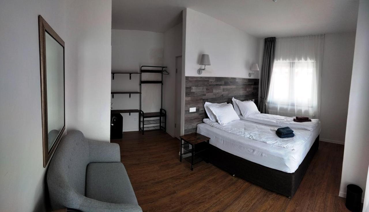Casa Comilor Bed and Breakfast Surdesti  Εξωτερικό φωτογραφία