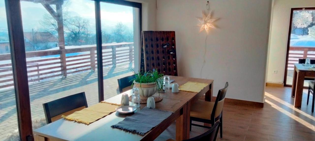 Casa Comilor Bed and Breakfast Surdesti  Εξωτερικό φωτογραφία