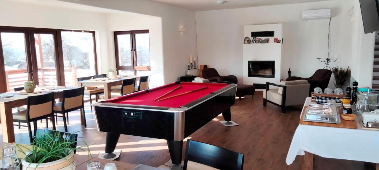 Casa Comilor Bed and Breakfast Surdesti  Εξωτερικό φωτογραφία